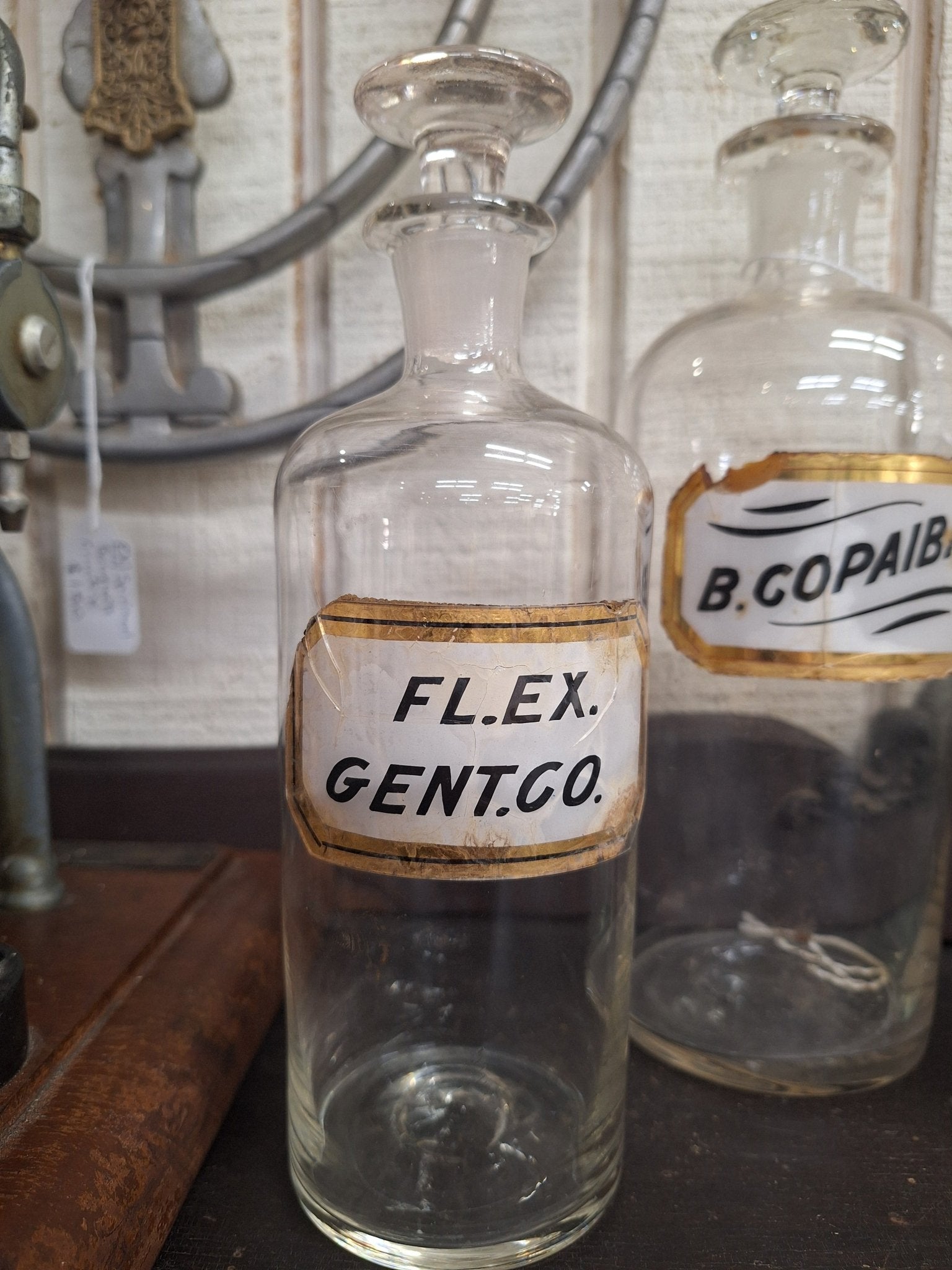 19th Century LUG Pontil Apothecary Bottle - Fl. Ex. Gent. Co. - Exquisite Dark Curio