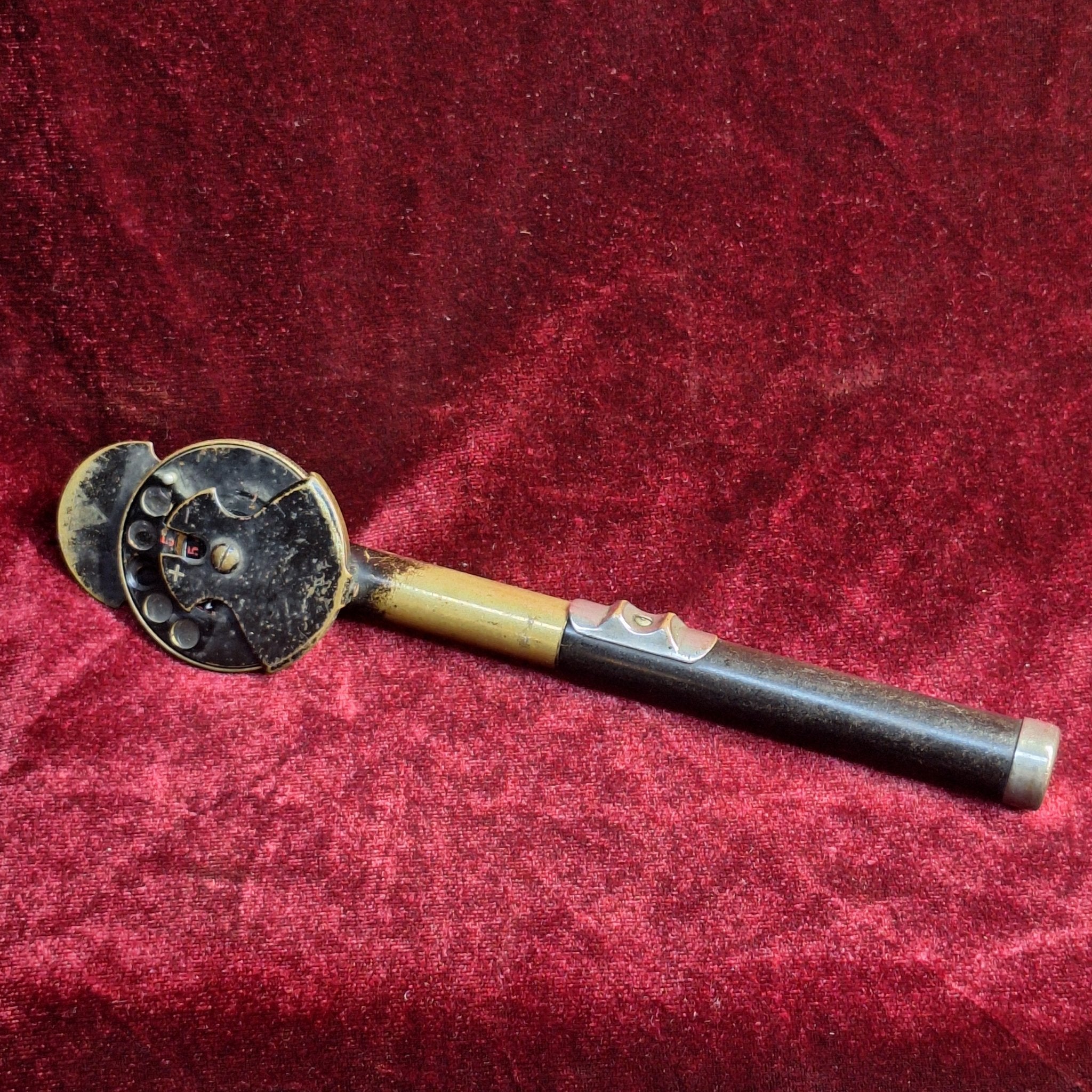 Antique Rotating Trial Lens Selector – Optometry Skiascopy Wheel (1900–1930) - Exquisite Dark Curio