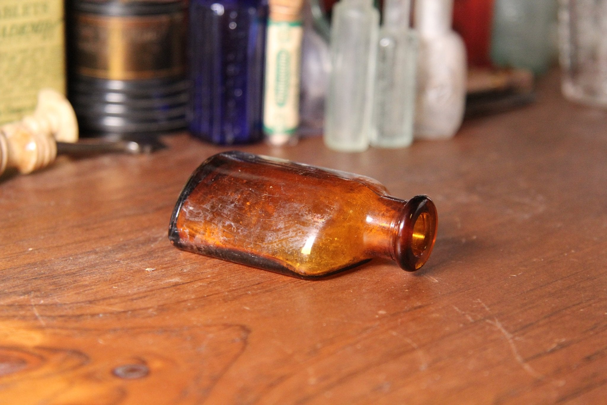 Small Flat Apothecary Amber Pill Bottle - Exquisite Dark Curio